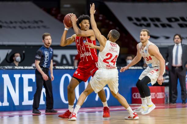 集中在后卫 集中在后卫