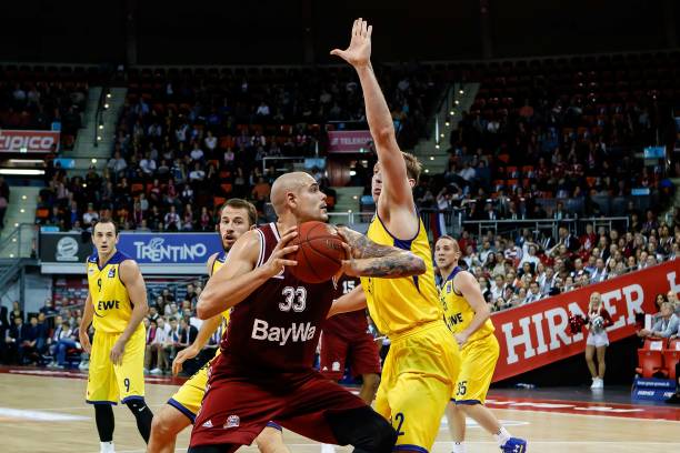 她以一系列 她以一系列