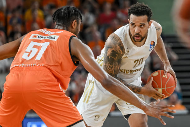 暂不出战 暂不出战